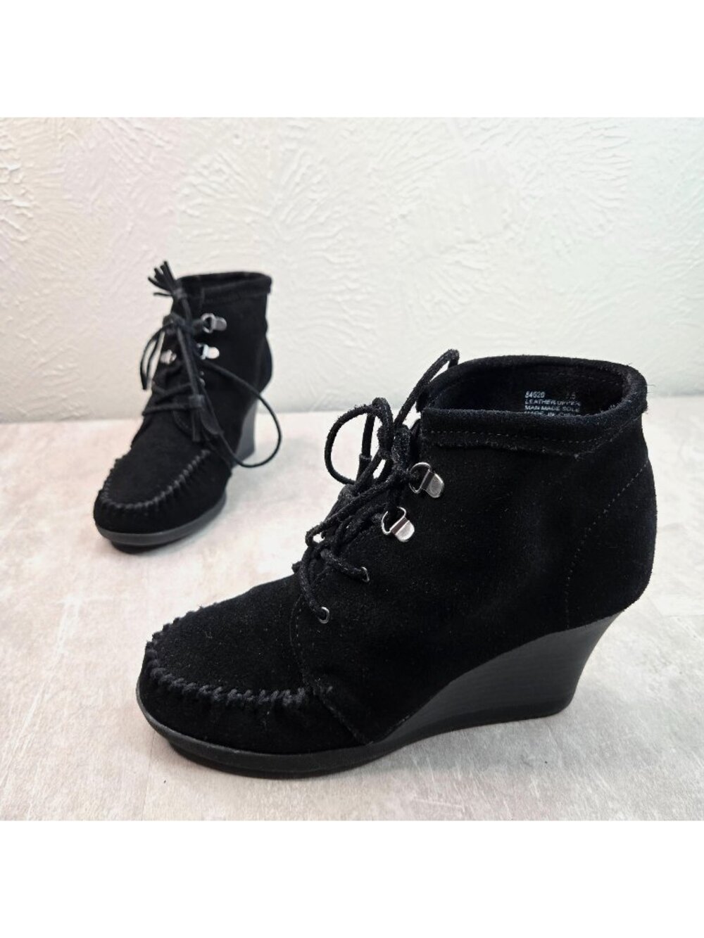 Minnetonka Wedge Ankle Boots 7.5 Black Suede Boho‎ Chukka Desert Lace Up Booties